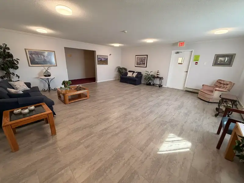 302 2279 MCCALLUM ROAD - photo 4 of 21