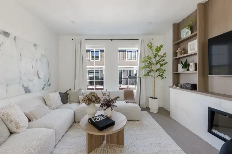 50 20650 78 AVENUE - photo 1 of 11