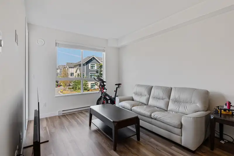 211 20356 72B AVENUE - photo 2 of 24