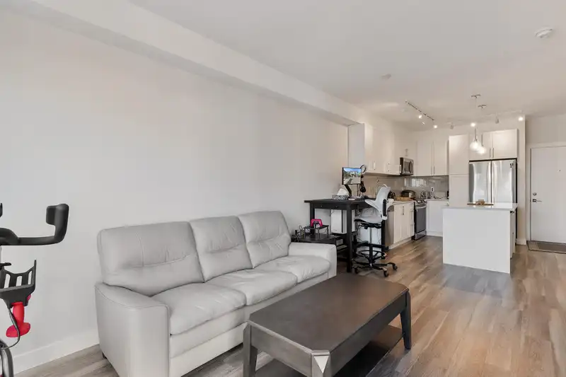 211 20356 72B AVENUE - photo 3 of 24
