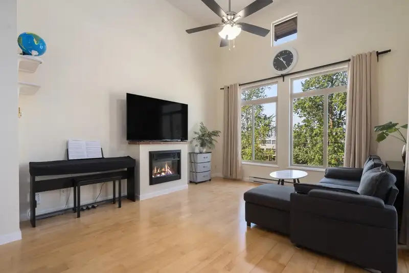 418 10180 153 STREET - photo 2 of 37