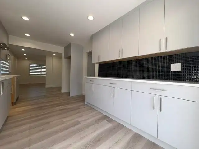 20309 LORNE AVENUE - photo 3 of 30