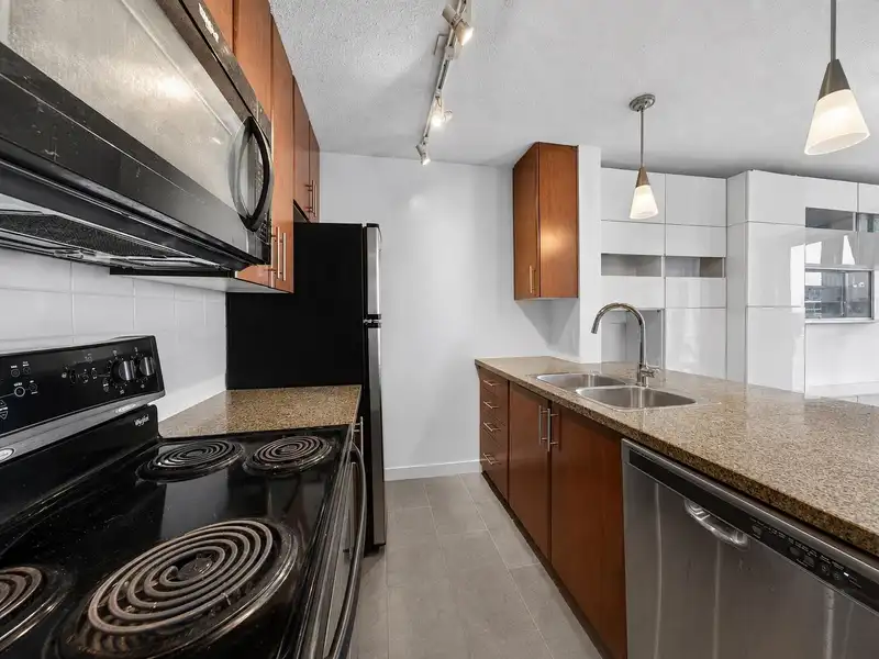 2309 688 ABBOTT STREET - photo 3 of 34