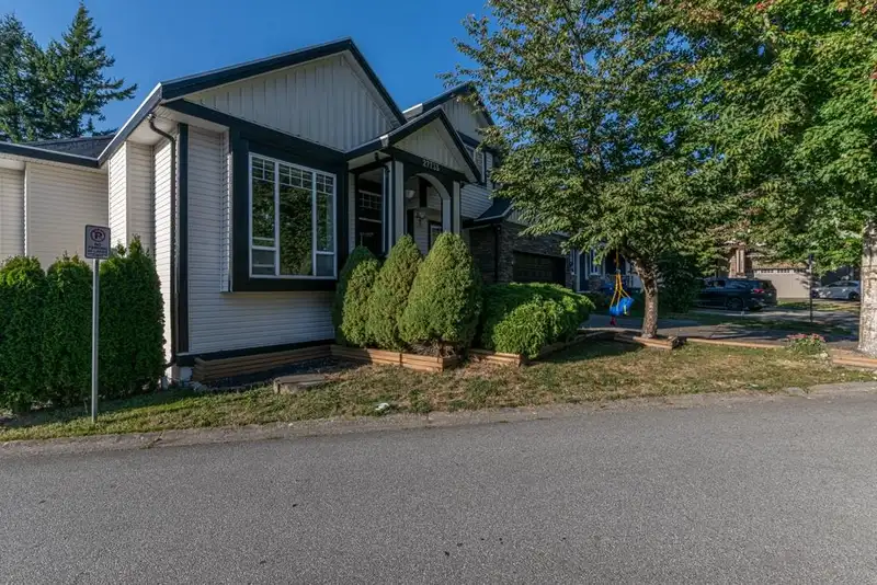 27733 SIGNAL COURT - photo 3 of 38