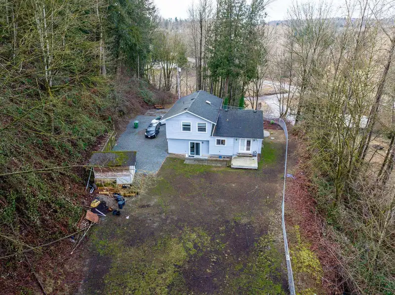 4210 GLADWIN ROAD - photo 2 of 7