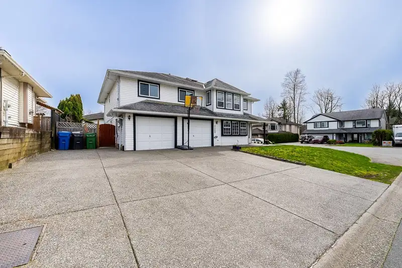 31000 SIDONI AVENUE - photo 2 of 40