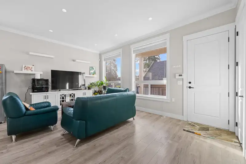 10579 132 STREET - photo 2 of 30