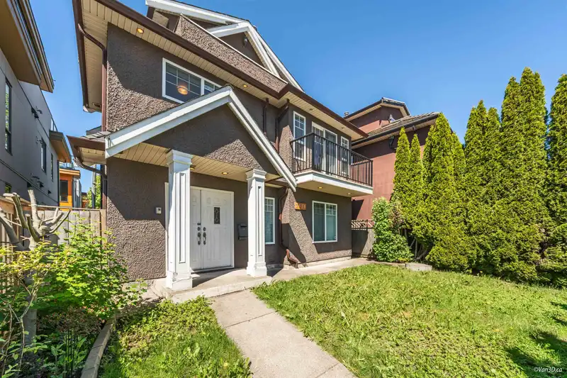 7531 OAK STREET - photo 1 of 40