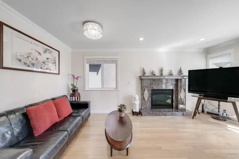 7531 OAK STREET - photo 2 of 40