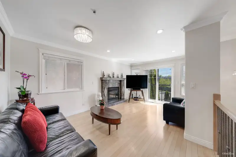 7531 OAK STREET - photo 3 of 40