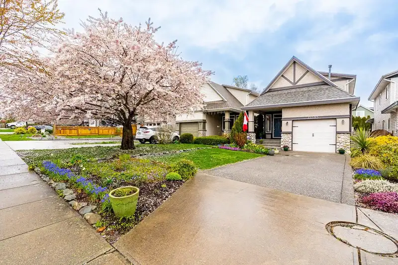 15585 GOGGS AVENUE - photo 2 of 38