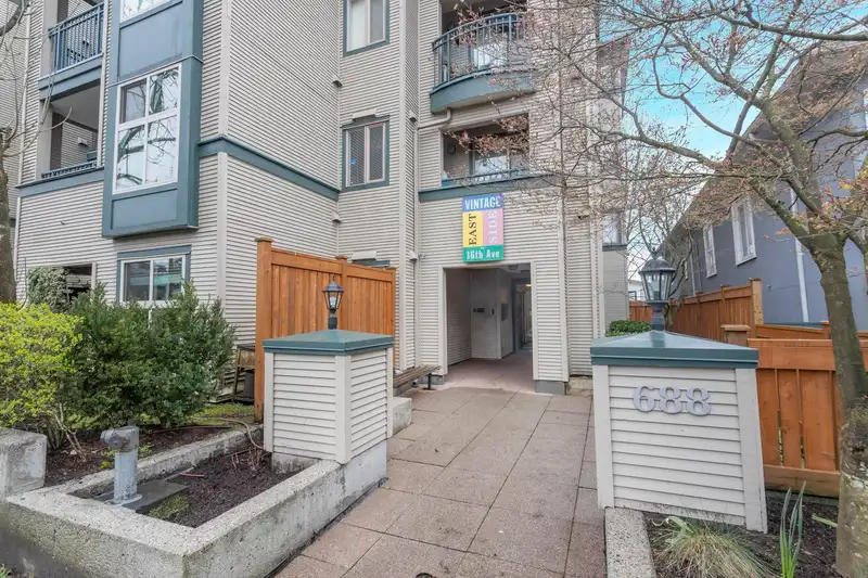 104 688 E 16TH AVENUE - photo 2 of 33
