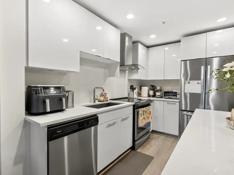 423 723 W 3RD STREET - photo 4 of 22