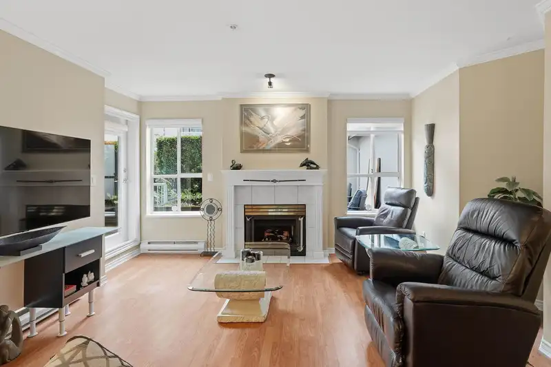 106 15272 20 AVENUE - photo 1 of 28