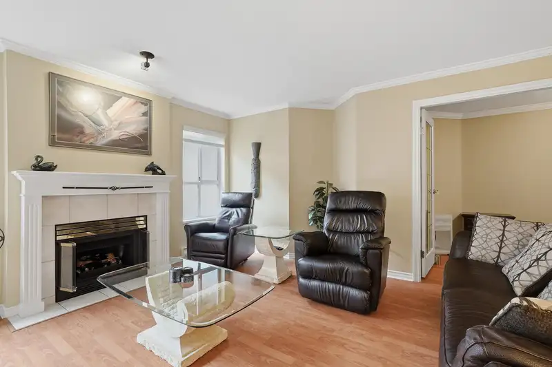 106 15272 20 AVENUE - photo 2 of 28