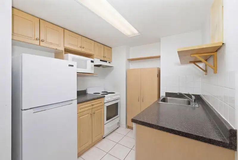 116 950 DRAKE STREET - photo 4 of 32