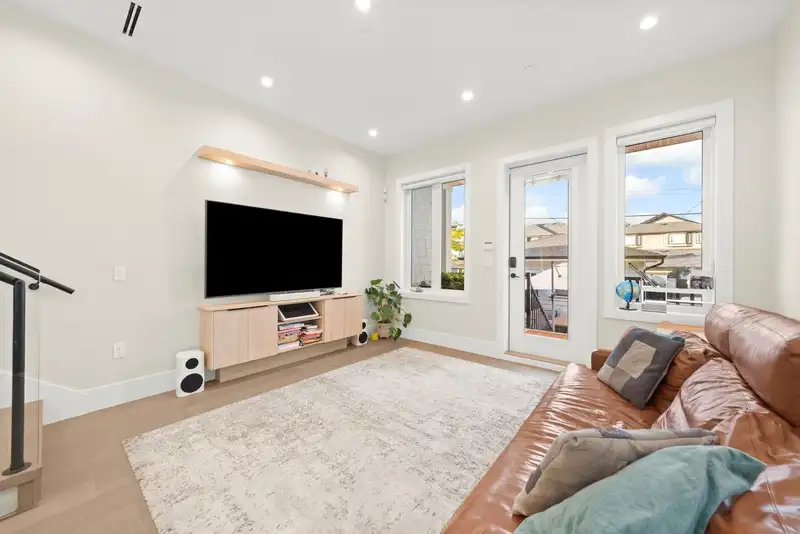 2815 W 19TH AVENUE - photo 4 of 38