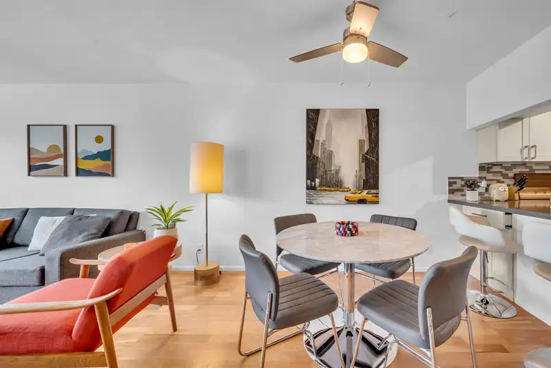 206 511 W 7TH AVENUE - photo 2 of 29