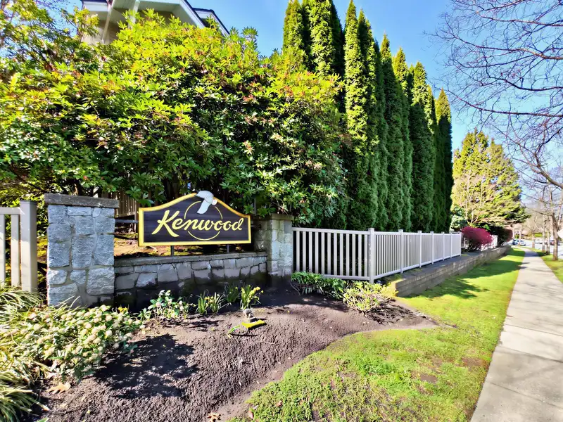 60 5200 OAKMOUNT CRESCENT - photo 1 of 34