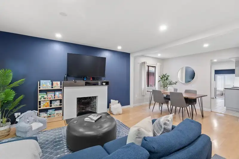 2036 E BROADWAY - photo 4 of 40