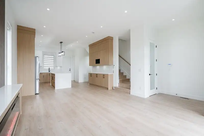 102 957 EDGAR AVENUE - photo 4 of 32
