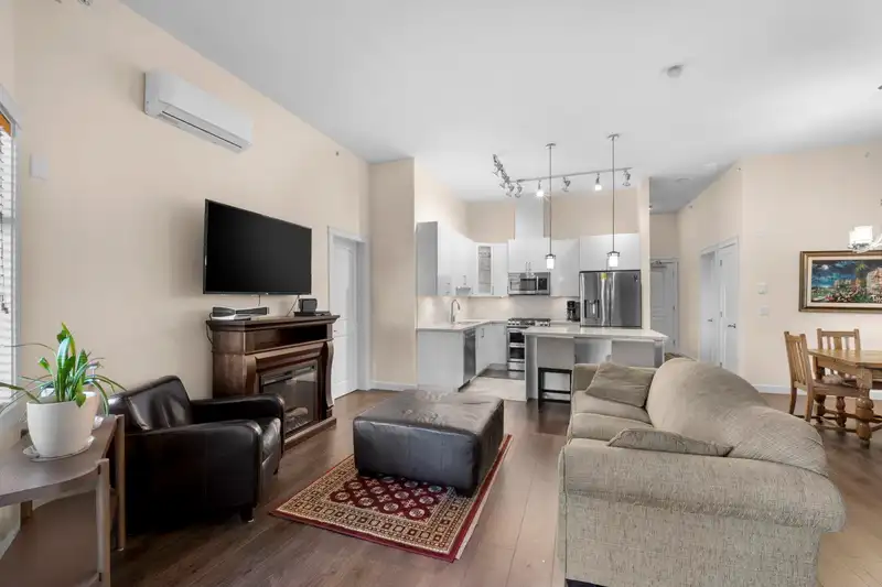 607 8526 202B STREET - photo 3 of 36