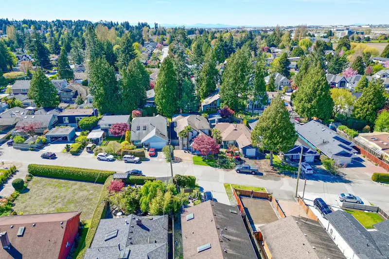 1655 BRAID ROAD - photo 3 of 39