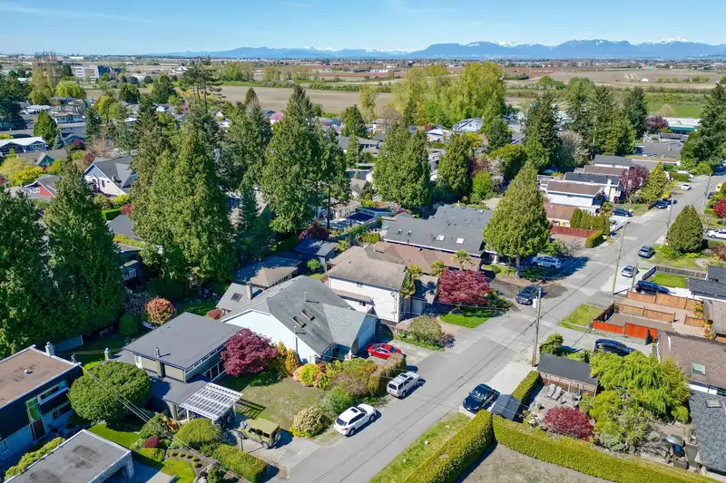1655 BRAID ROAD - photo 4 of 39