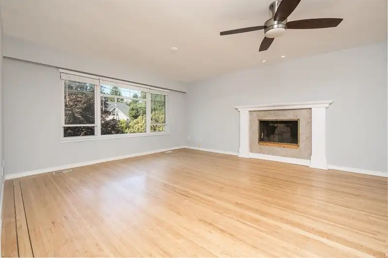 1020 PACIFIC PLACE - photo 4 of 33