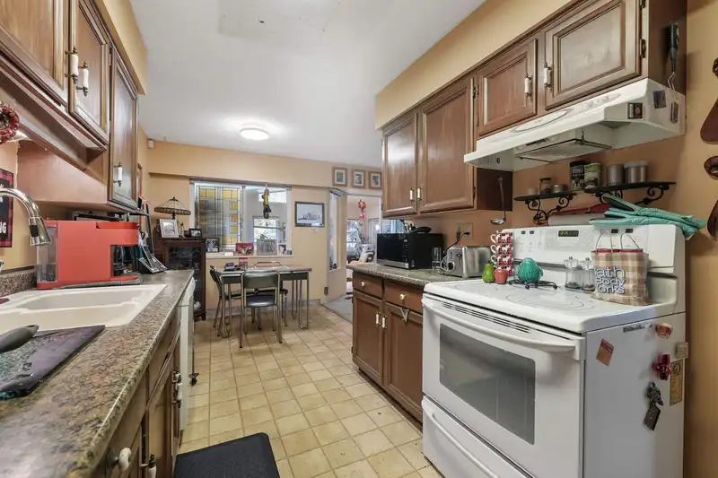 13169 98 AVENUE - photo 4 of 39