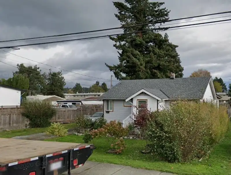 9244 HAZEL STREET - photo 2 of 5