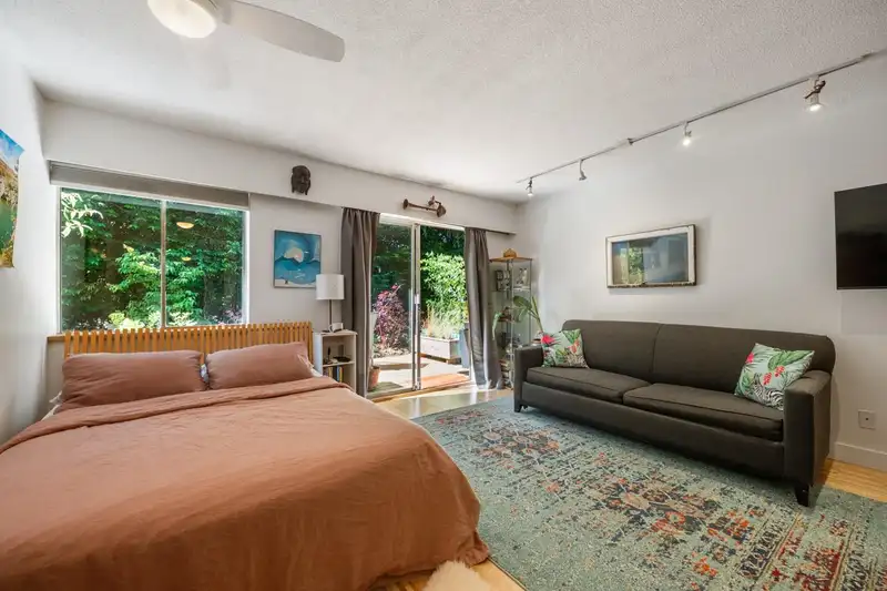 109 36 E 14TH AVENUE - photo 4 of 22