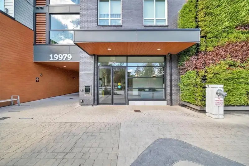 403 19979 76 AVENUE - photo 1 of 39