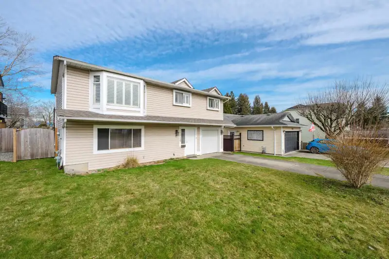26619 30 AVENUE - photo 3 of 40