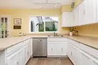 1063 CORONA CRESCENT - thumbnail 4