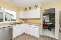 1063 CORONA CRESCENT - thumbnail 5