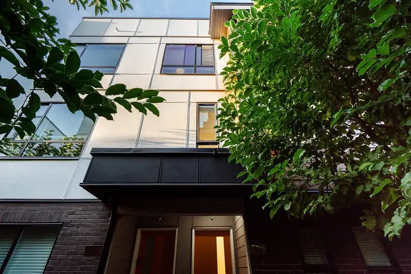 22 19749 55 AVENUE - photo 1 of 39