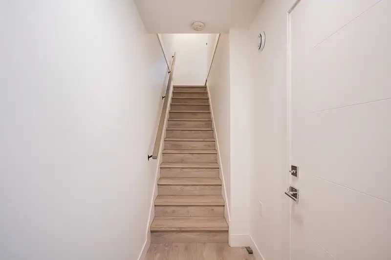 22 19749 55 AVENUE - photo 4 of 39