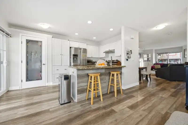8 6568 193B STREET - photo 3 of 26