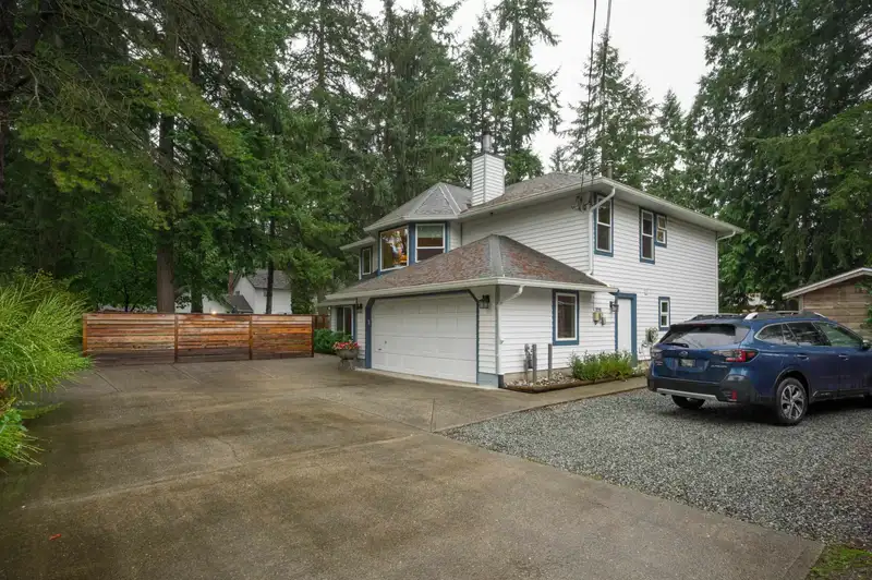 3862 204 STREET - photo 2 of 39