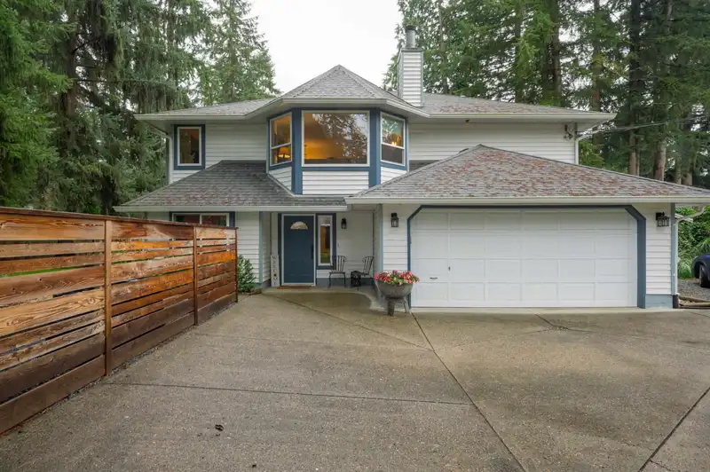 3862 204 STREET - photo 3 of 39