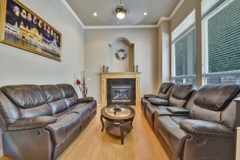 6436 141A STREET - photo 2 of 23