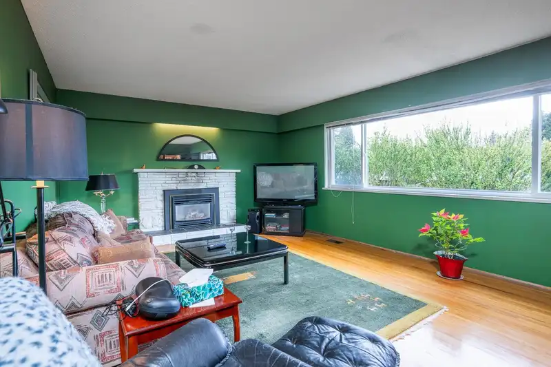 5086 12 AVENUE - photo 3 of 27