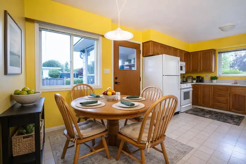5086 12 AVENUE - photo 4 of 27