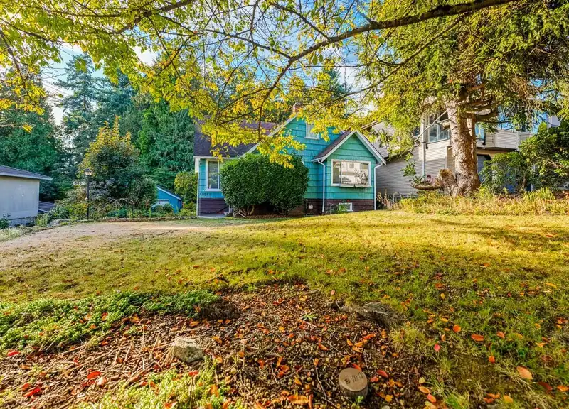 8061 MCGREGOR AVENUE - photo 2 of 35