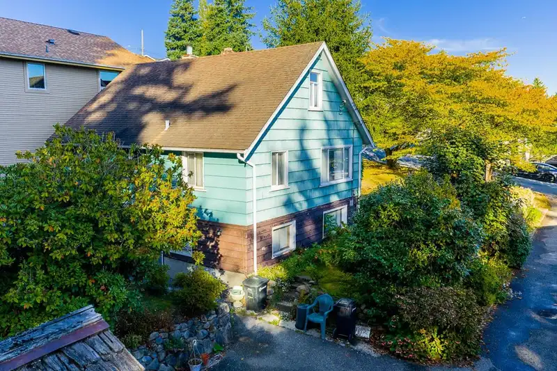 8061 MCGREGOR AVENUE - photo 4 of 35