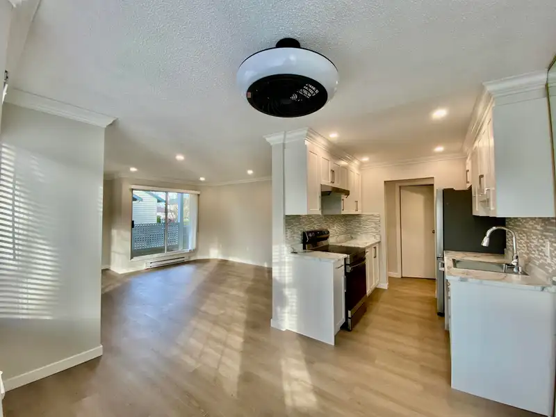 115 7591 MOFFATT ROAD - photo 3 of 14