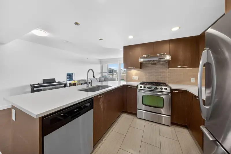 1010 6888 COONEY ROAD - photo 4 of 29