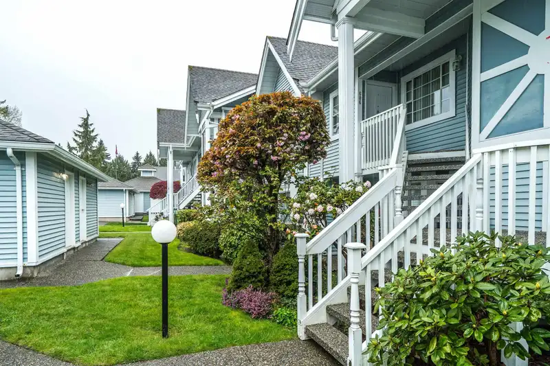606 9131 154TH STREET - photo 2 of 27