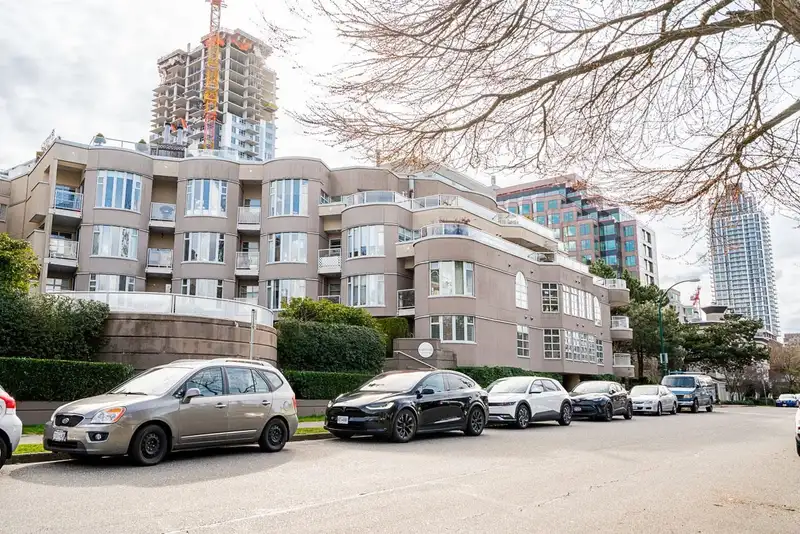 111 1236 W 8TH AVENUE - photo 1 of 21